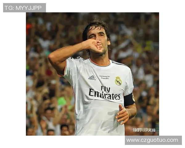 足球场上最深情的球星是谁他的爱情与激情融入每一场比赛